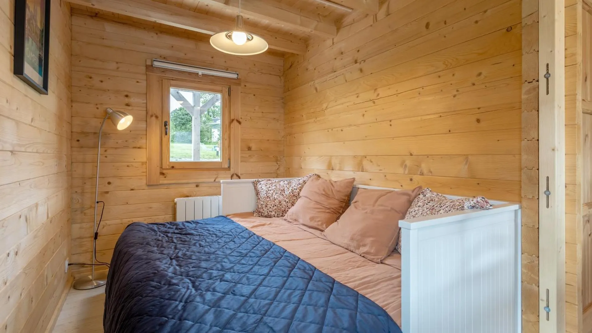 Chalet 5 Personnes, Proche Canal Landeleau 0*,  France
