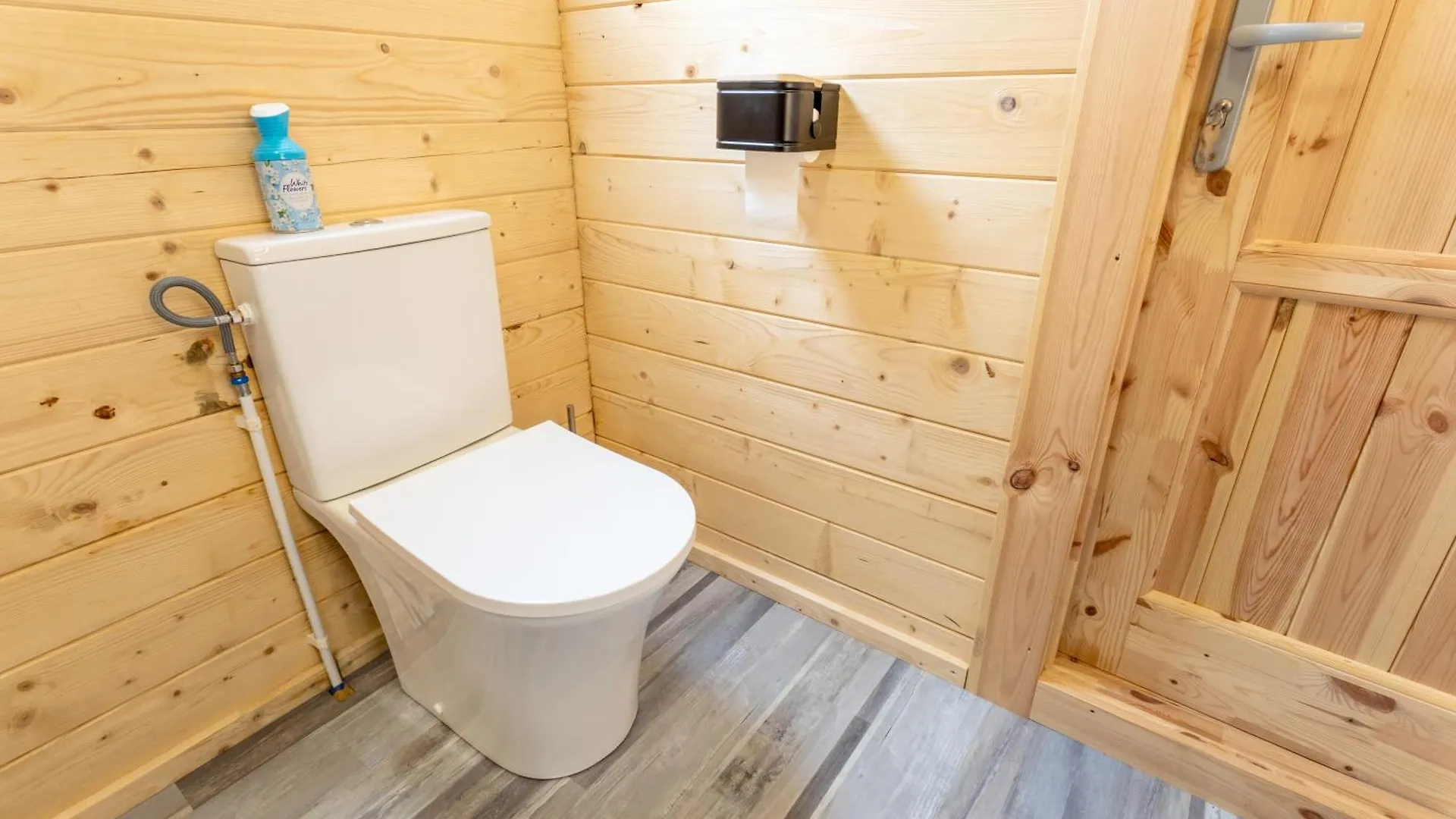 Chalet 5 Personnes, Proche Canal Landeleau 0*,  France